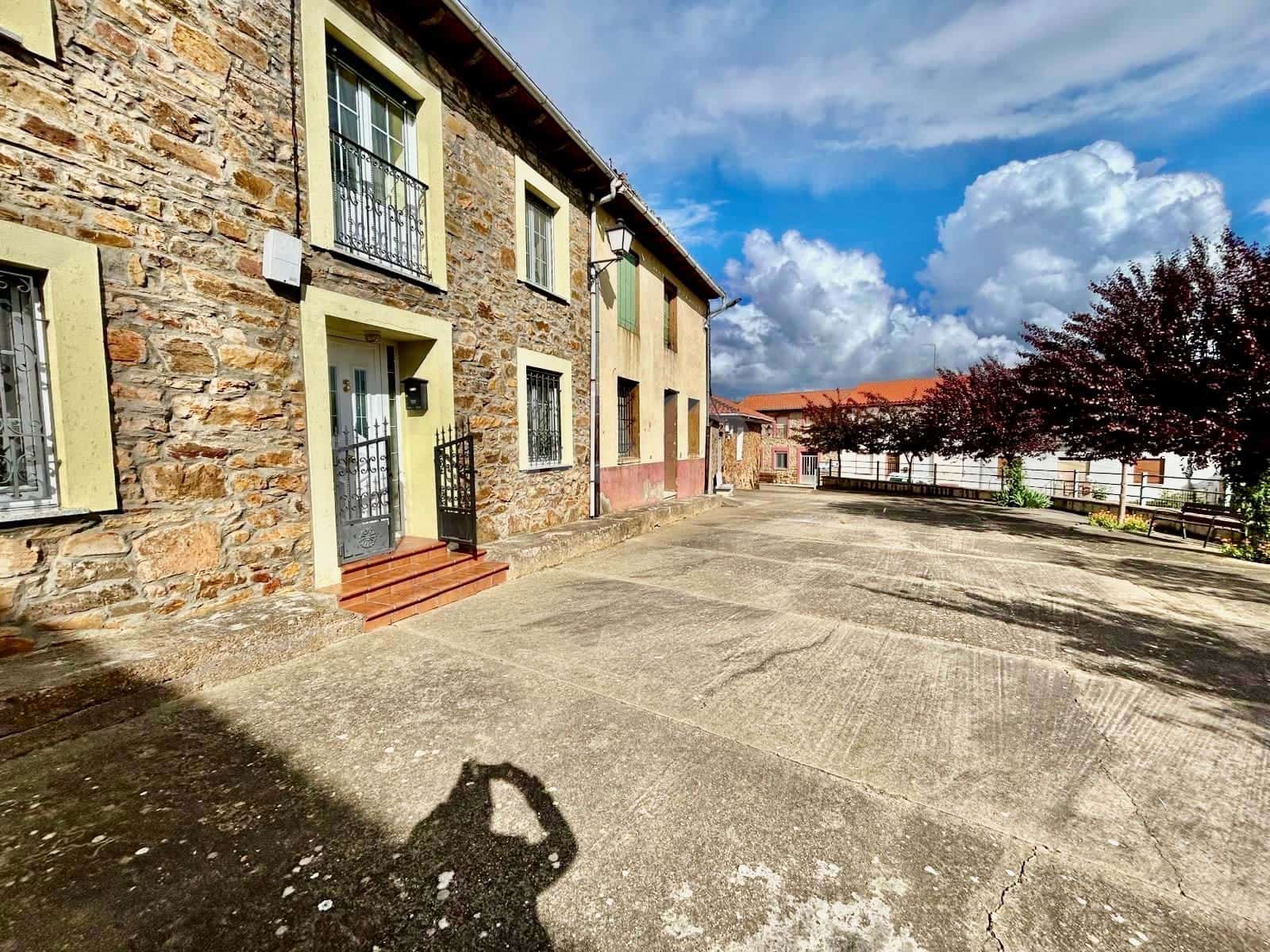 3 slaapkamer Huis te koop in Zamora stad met garage - € 120.000 (Ref: 9991123)