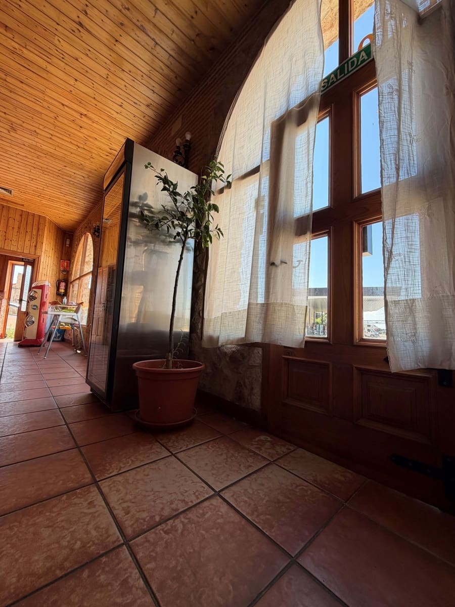 Erhverv til salg i Valladolid by - € 390.000 (Ref: 9991128)