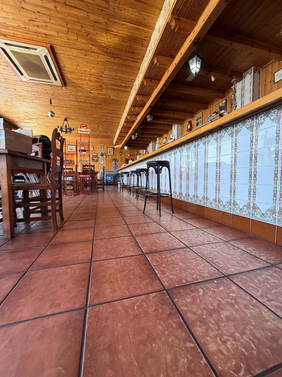Erhverv til salg i Valladolid by - € 390.000 (Ref: 9991128)