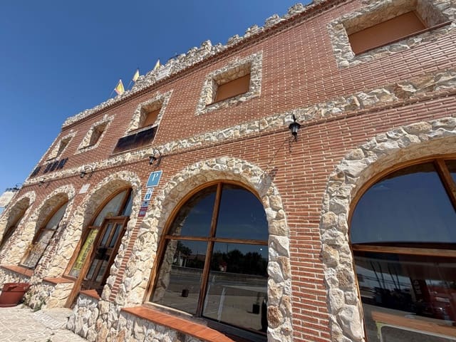 Erhverv til salg i Valladolid by - € 390.000 (Ref: 9991128)