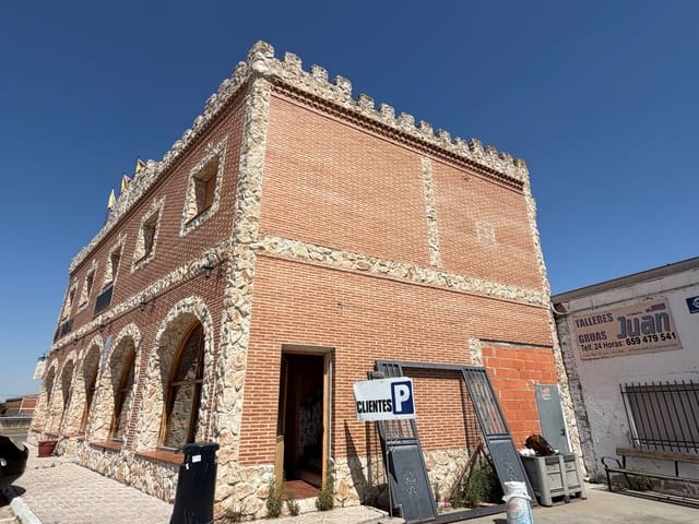 Erhverv til salg i Valladolid by - € 390.000 (Ref: 9991128)
