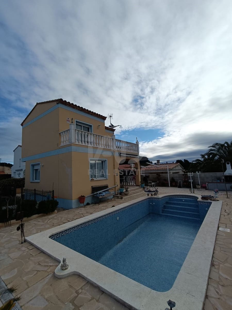 Casa de 3 habitaciones en L'Ametlla de Mar en venta con piscina - 299.000 € (Ref: 9991131)