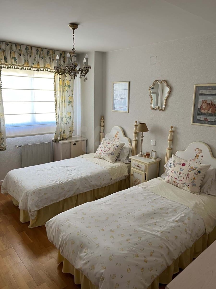 4 chambre Villa/Maison à vendre à Valladolid ville avec garage - 437 000 € (Ref: 9991136)