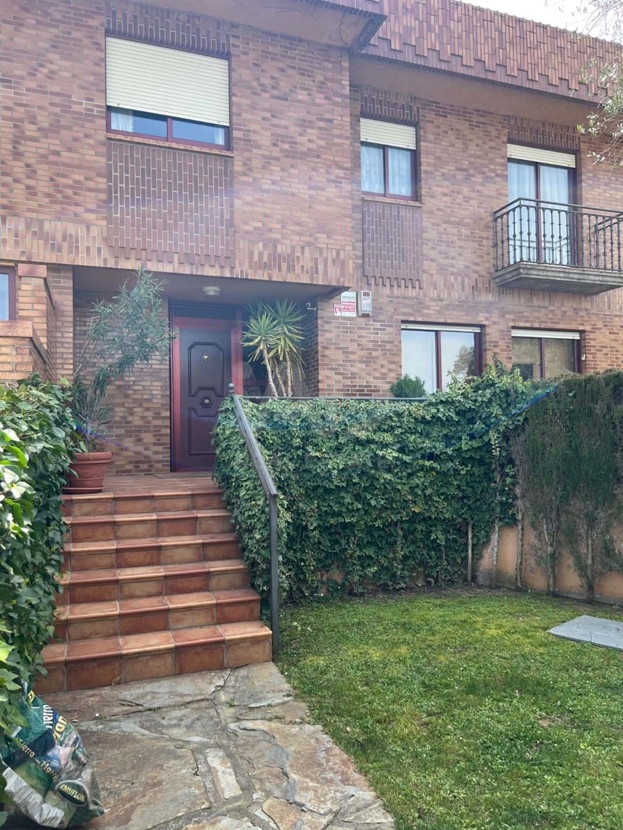 4 chambre Villa/Maison à vendre à Valladolid ville avec garage - 437 000 € (Ref: 9991136)