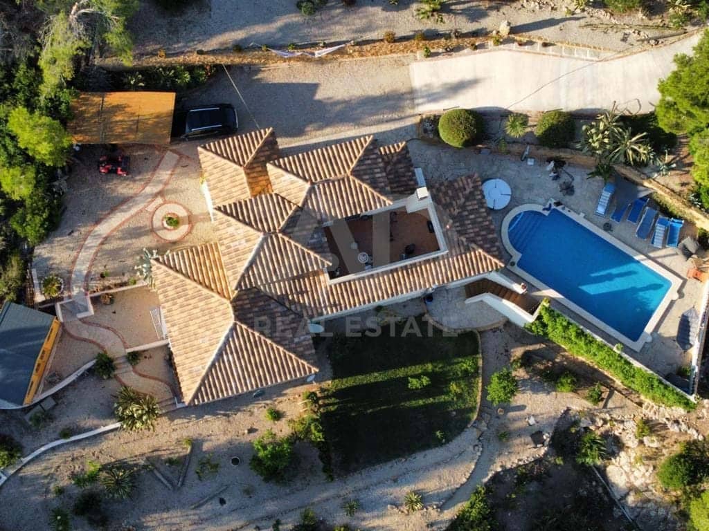 4 makuuhuone Huvila myytävänä paikassa Sant Jordi d'Alfama mukana uima-altaan - 495 000 € (Ref: 9991137)