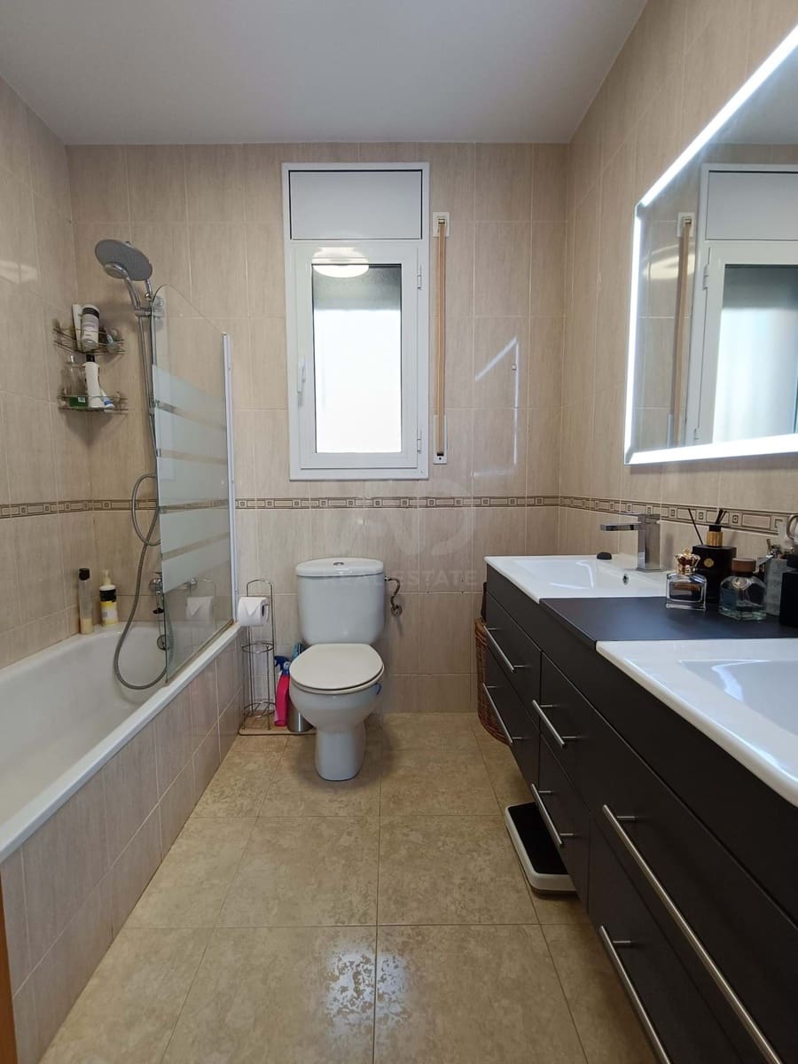 4 makuuhuone Huvila myytävänä paikassa Sant Jordi d'Alfama mukana uima-altaan - 495 000 € (Ref: 9991137)