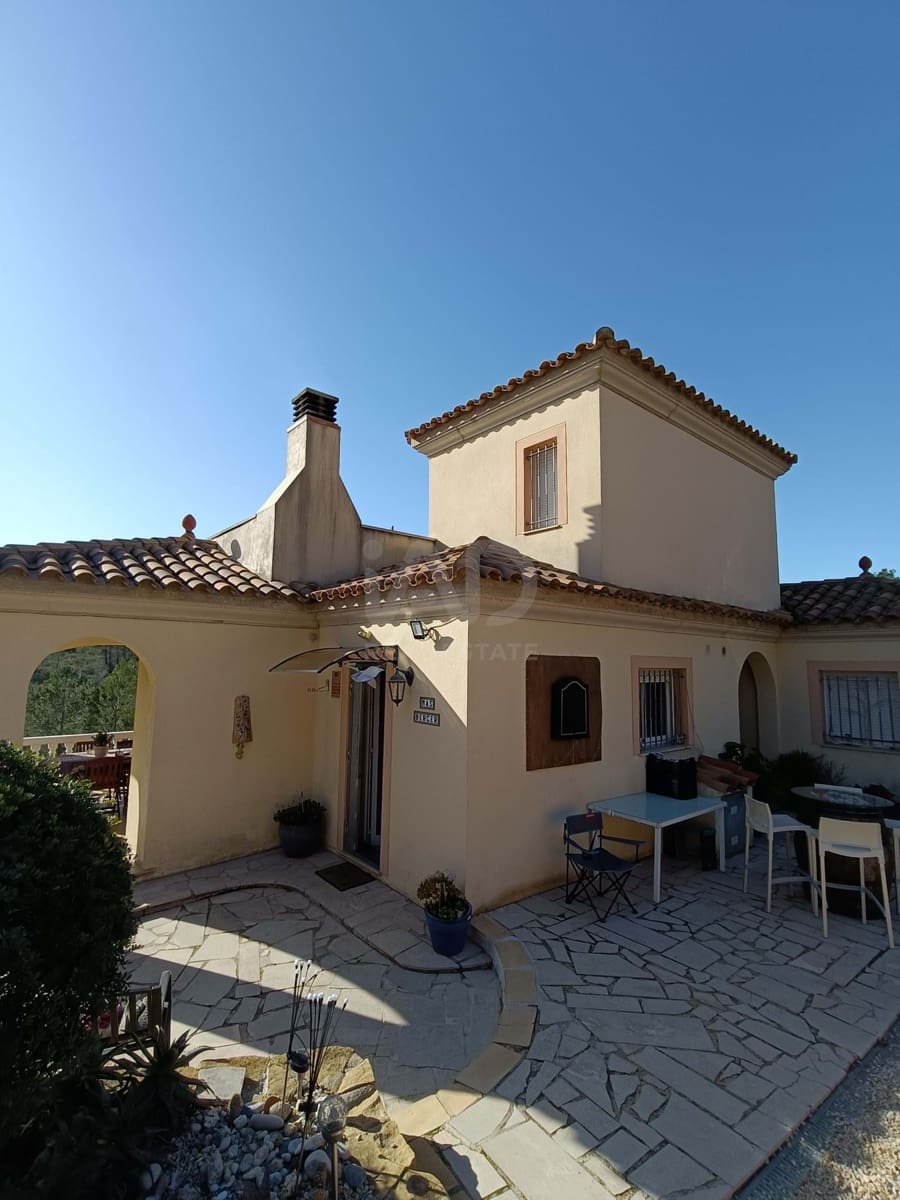 4 makuuhuone Huvila myytävänä paikassa Sant Jordi d'Alfama mukana uima-altaan - 495 000 € (Ref: 9991137)