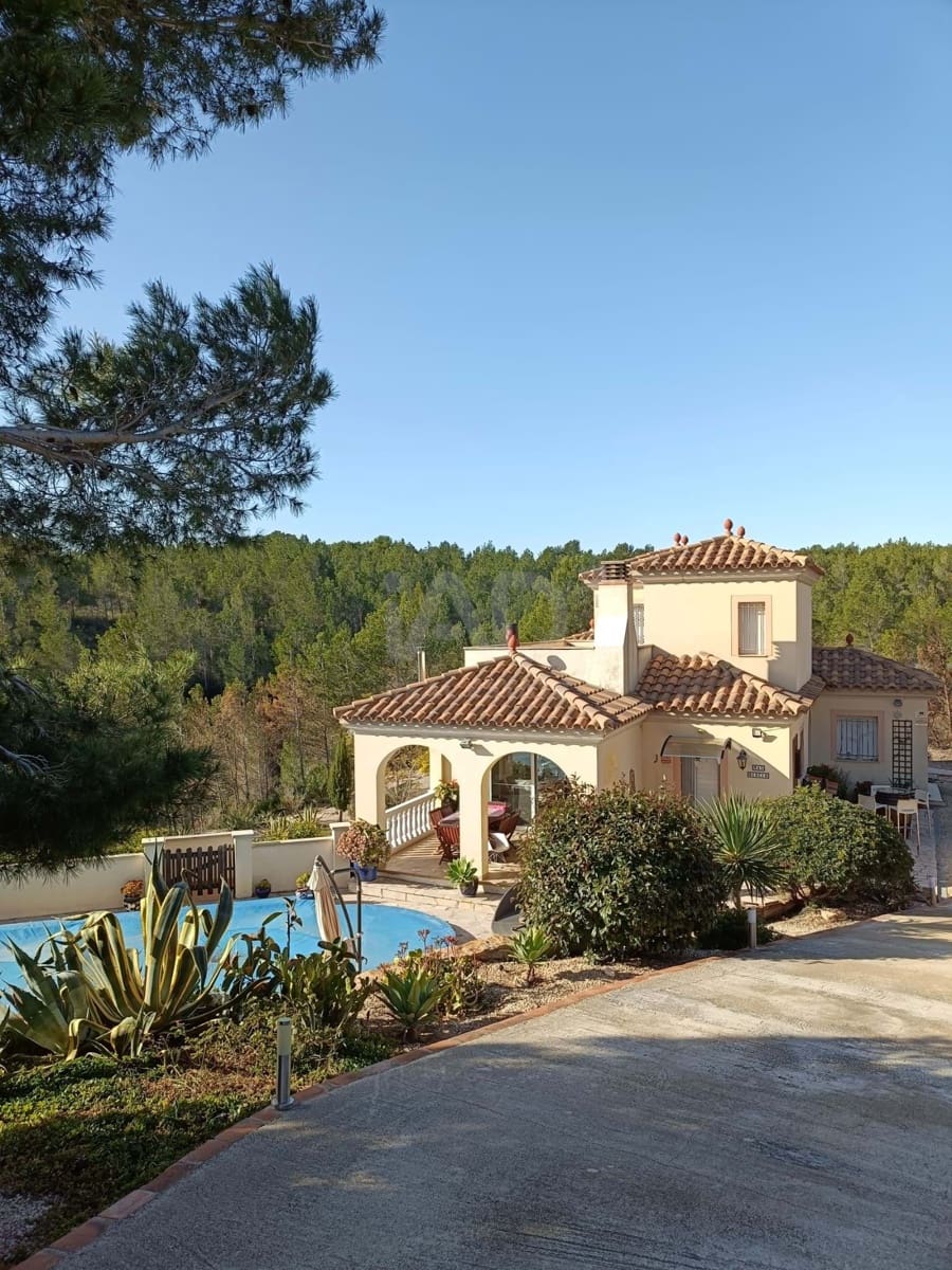 4 makuuhuone Huvila myytävänä paikassa Sant Jordi d'Alfama mukana uima-altaan - 495 000 € (Ref: 9991137)