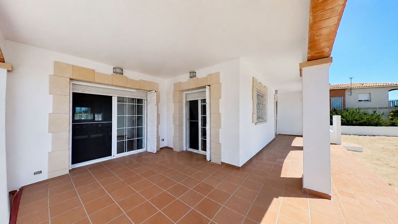 5 soverom Villa til salgs i Roda de Bara med garasje - € 460 000 (Ref: 9991147)