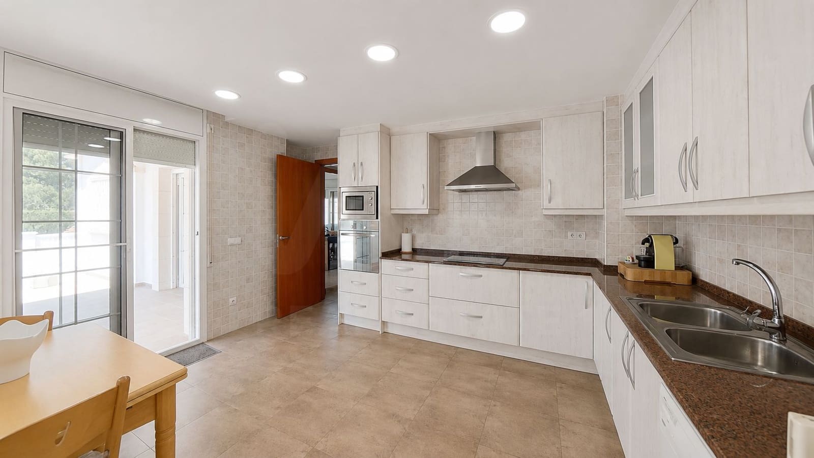 5 soverom Villa til salgs i Roda de Bara med garasje - € 460 000 (Ref: 9991147)