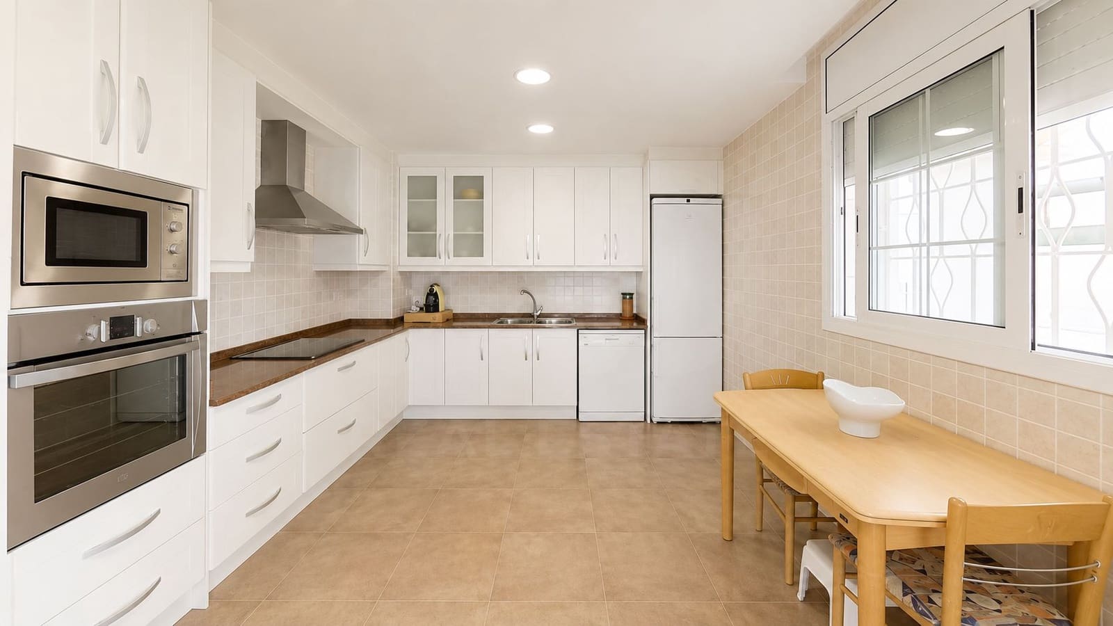 5 soverom Villa til salgs i Roda de Bara med garasje - € 460 000 (Ref: 9991147)