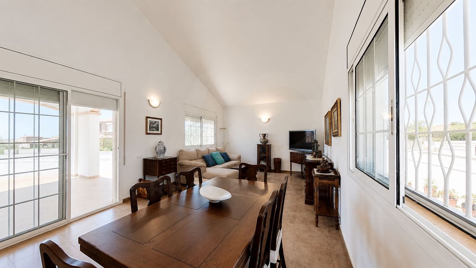 5 soverom Villa til salgs i Roda de Bara med garasje - € 460 000 (Ref: 9991147)