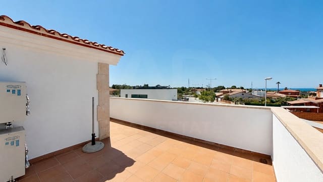 5 soverom Villa til salgs i Roda de Barà med garasje - € 460 000 (Ref: 9991147)
