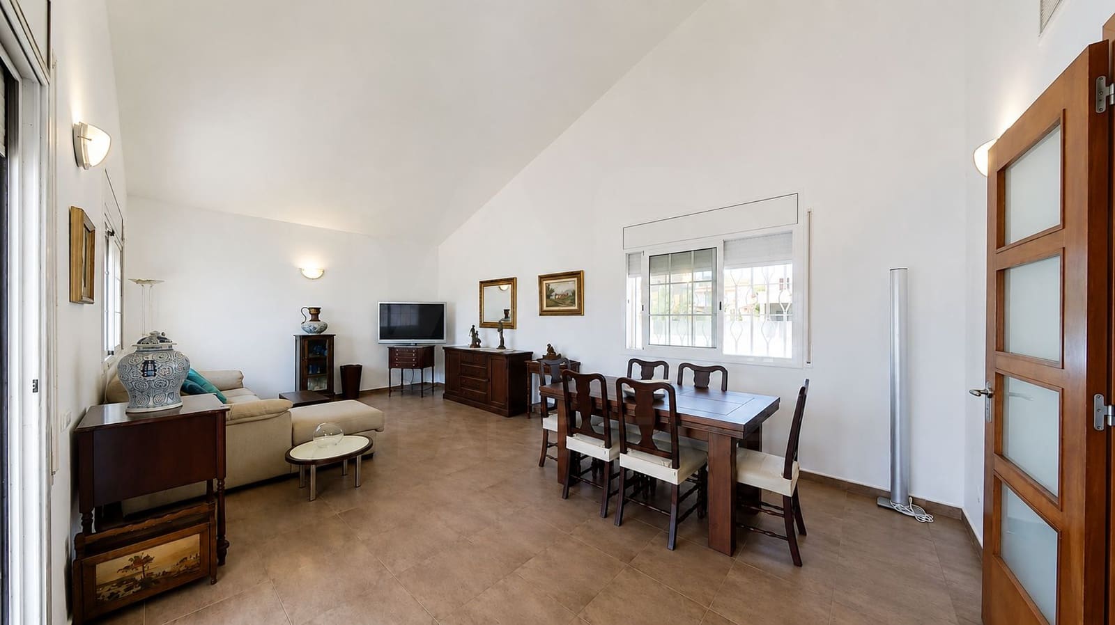 5 soverom Villa til salgs i Roda de Bara med garasje - € 460 000 (Ref: 9991147)