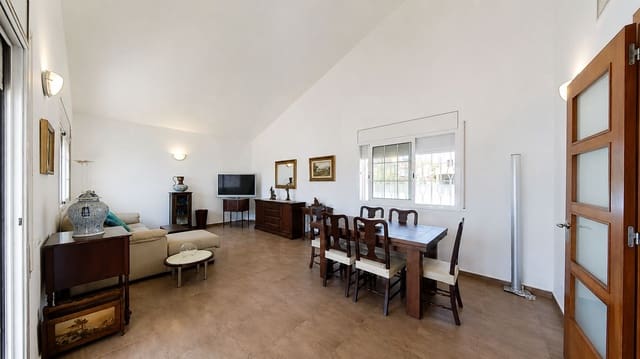 5 soverom Villa til salgs i Roda de Barà med garasje - € 460 000 (Ref: 9991147)