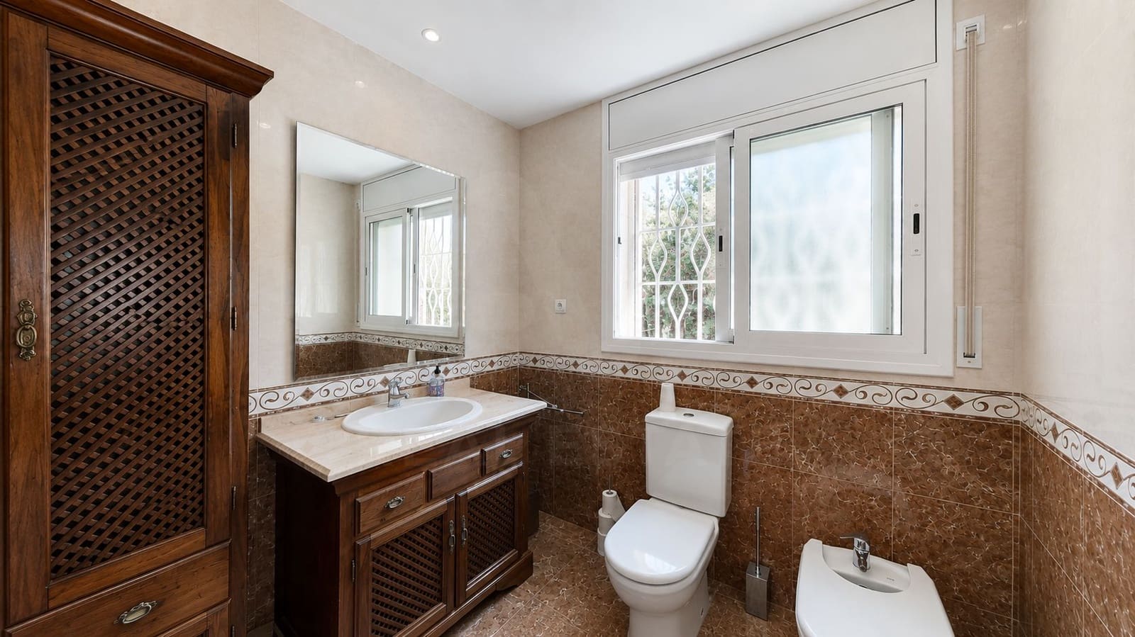 5 soverom Villa til salgs i Roda de Bara med garasje - € 460 000 (Ref: 9991147)