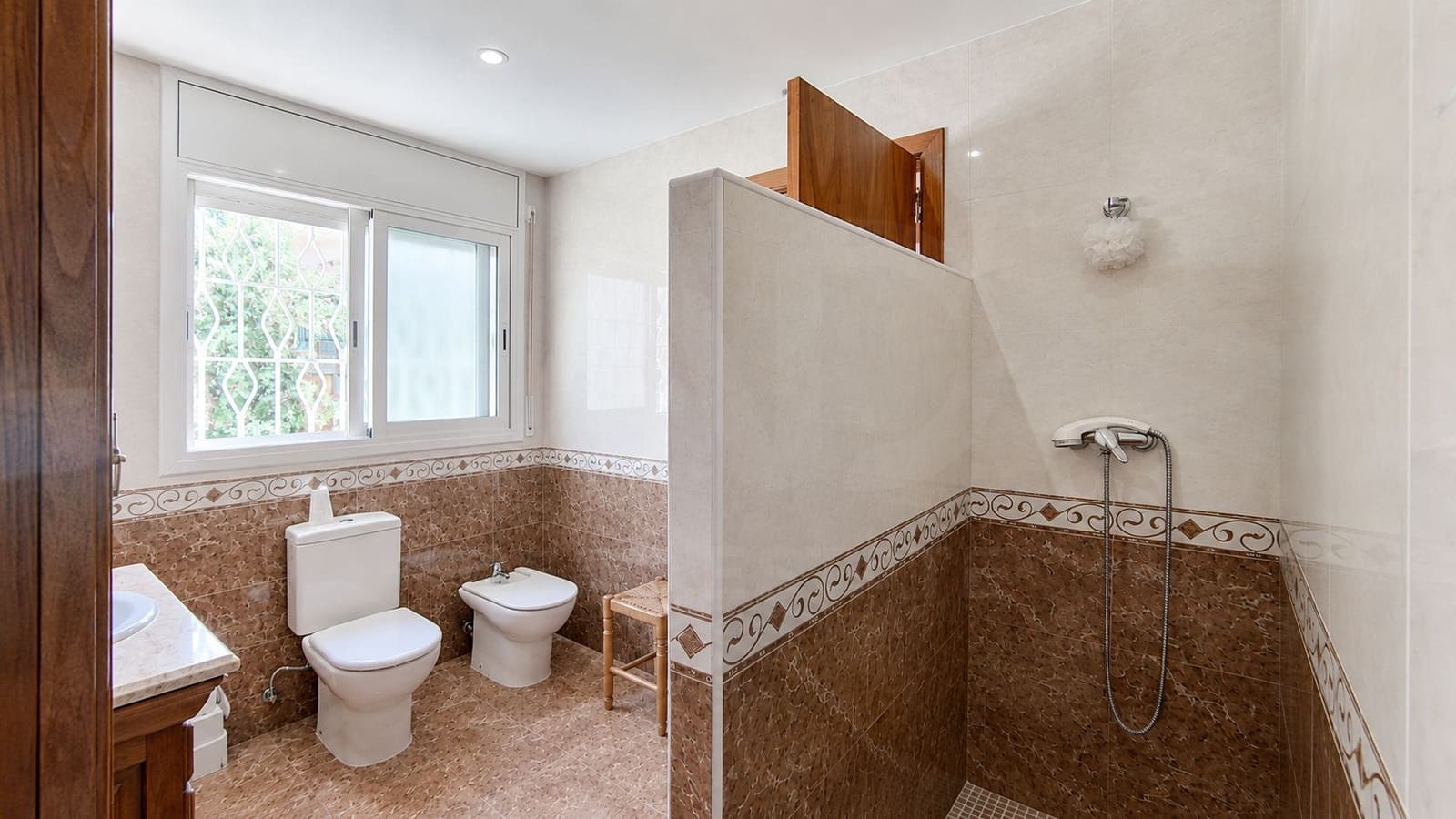 5 soverom Villa til salgs i Roda de Bara med garasje - € 460 000 (Ref: 9991147)