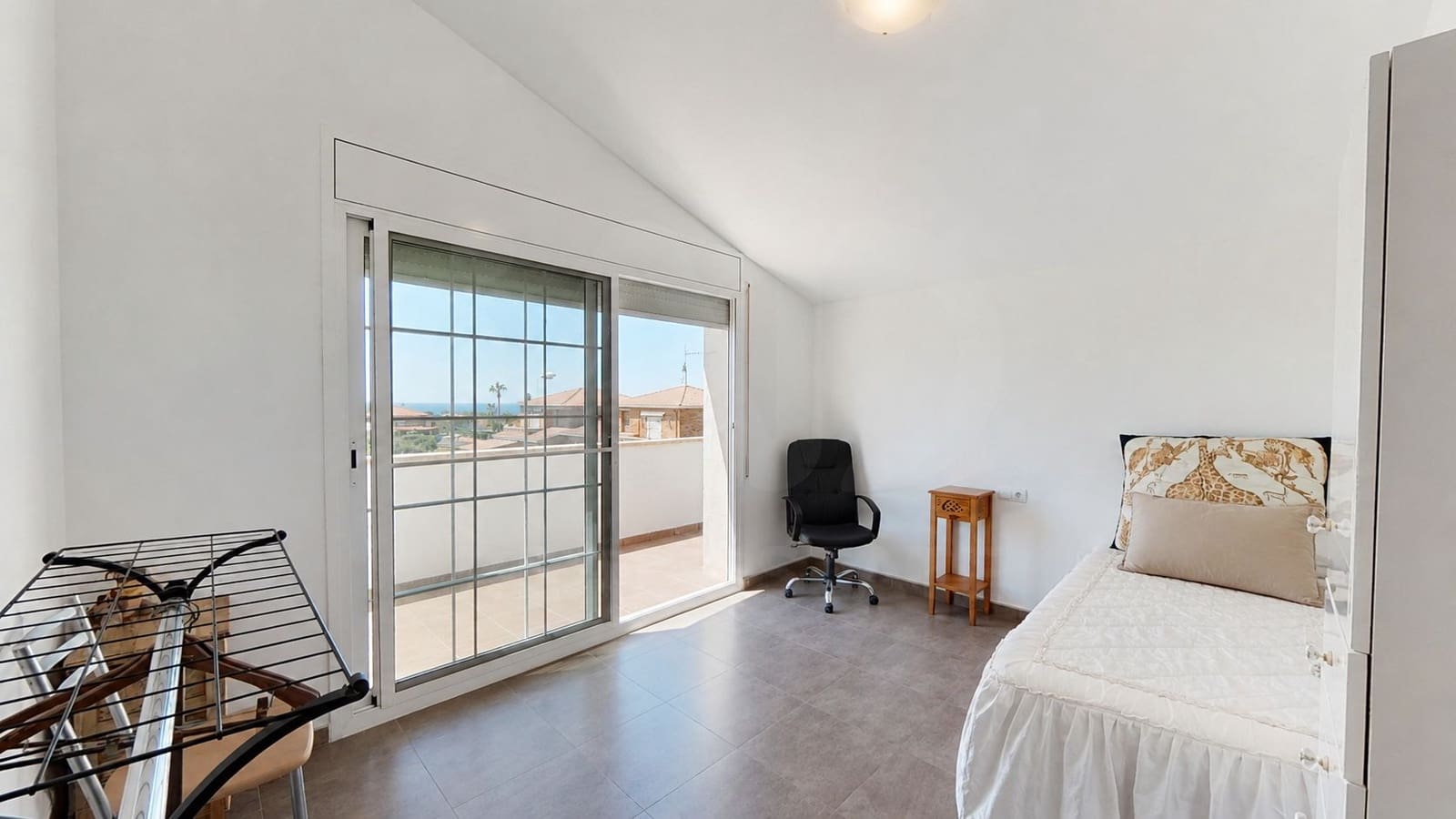 5 soverom Villa til salgs i Roda de Bara med garasje - € 460 000 (Ref: 9991147)