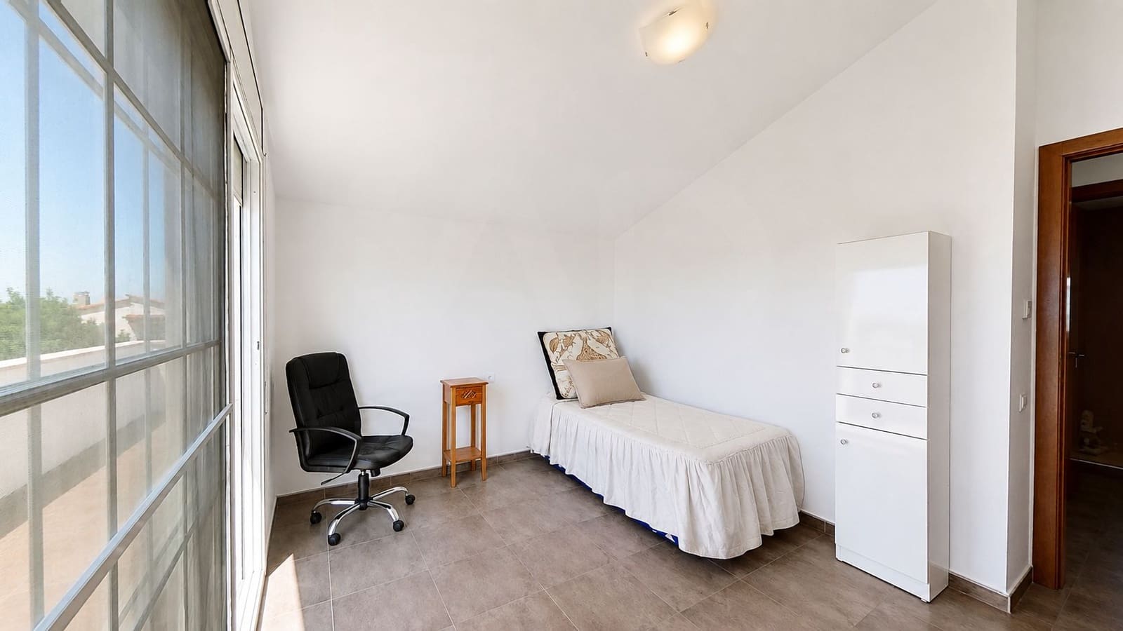 5 soverom Villa til salgs i Roda de Bara med garasje - € 460 000 (Ref: 9991147)