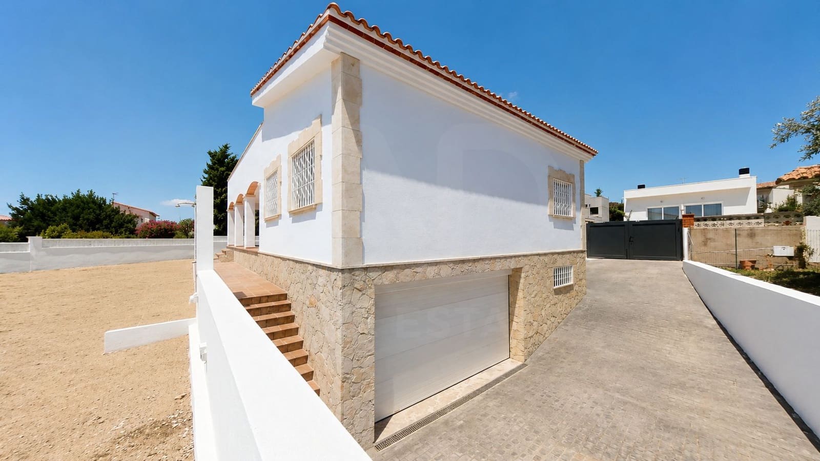 5 soverom Villa til salgs i Roda de Bara med garasje - € 460 000 (Ref: 9991147)