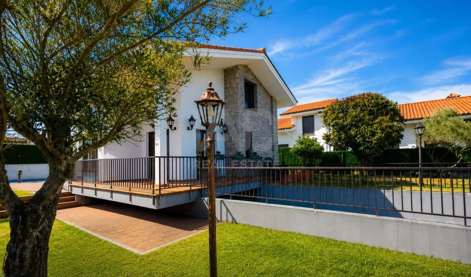 4 quarto Casa em Banda para venda em Ajo com piscina garagem - 490 000 € (Ref: 9991149)
