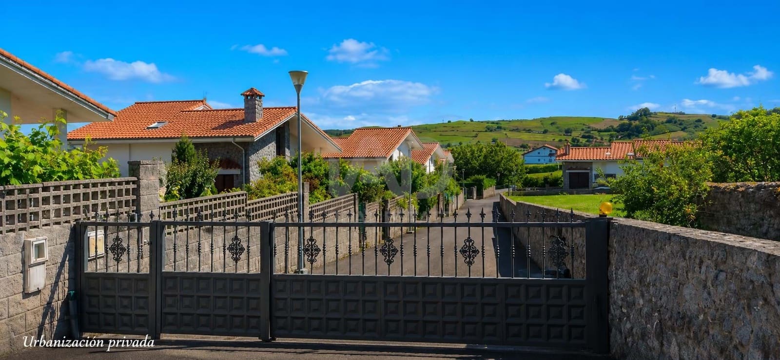 4 quarto Casa em Banda para venda em Ajo com piscina garagem - 490 000 € (Ref: 9991149)