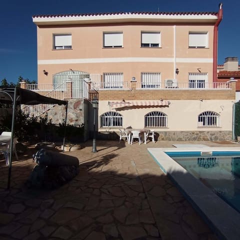 5 soveværelse Byhus til salg i Tarragona by med swimmingpool garage - € 299.000 (Ref: 9991153)