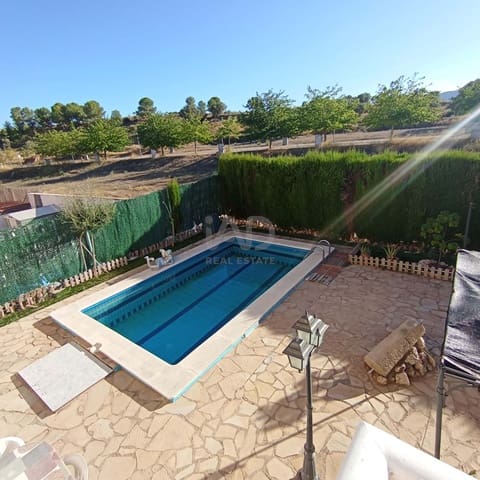 5 soveværelse Byhus til salg i Tarragona by med swimmingpool garage - € 299.000 (Ref: 9991153)