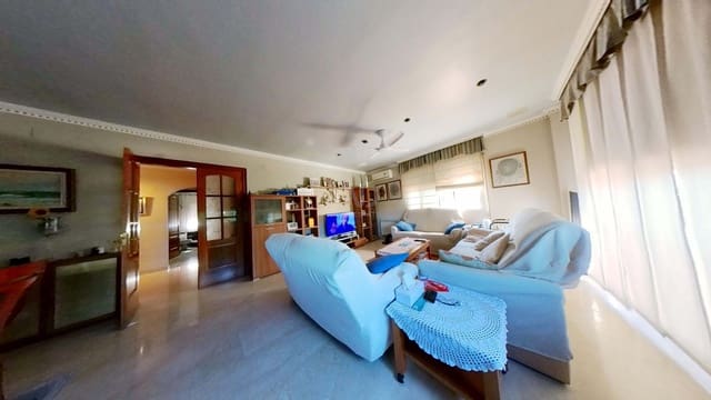 5 soveværelse Byhus til salg i Tarragona by med swimmingpool garage - € 299.000 (Ref: 9991153)