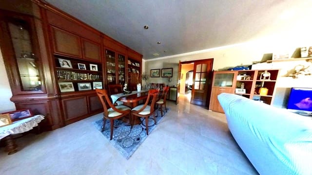 5 soveværelse Byhus til salg i Tarragona by med swimmingpool garage - € 299.000 (Ref: 9991153)