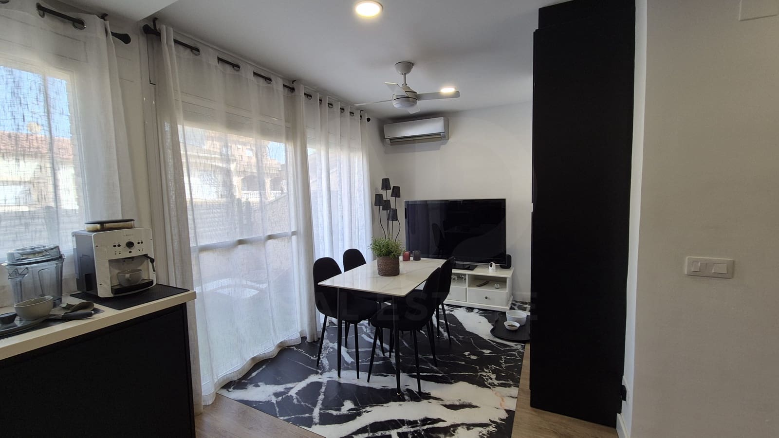 Omakotitalo myytävänä paikassa El Vendrell mukana uima-altaan 
autotalli - 420 000 € (Ref: 9991155)