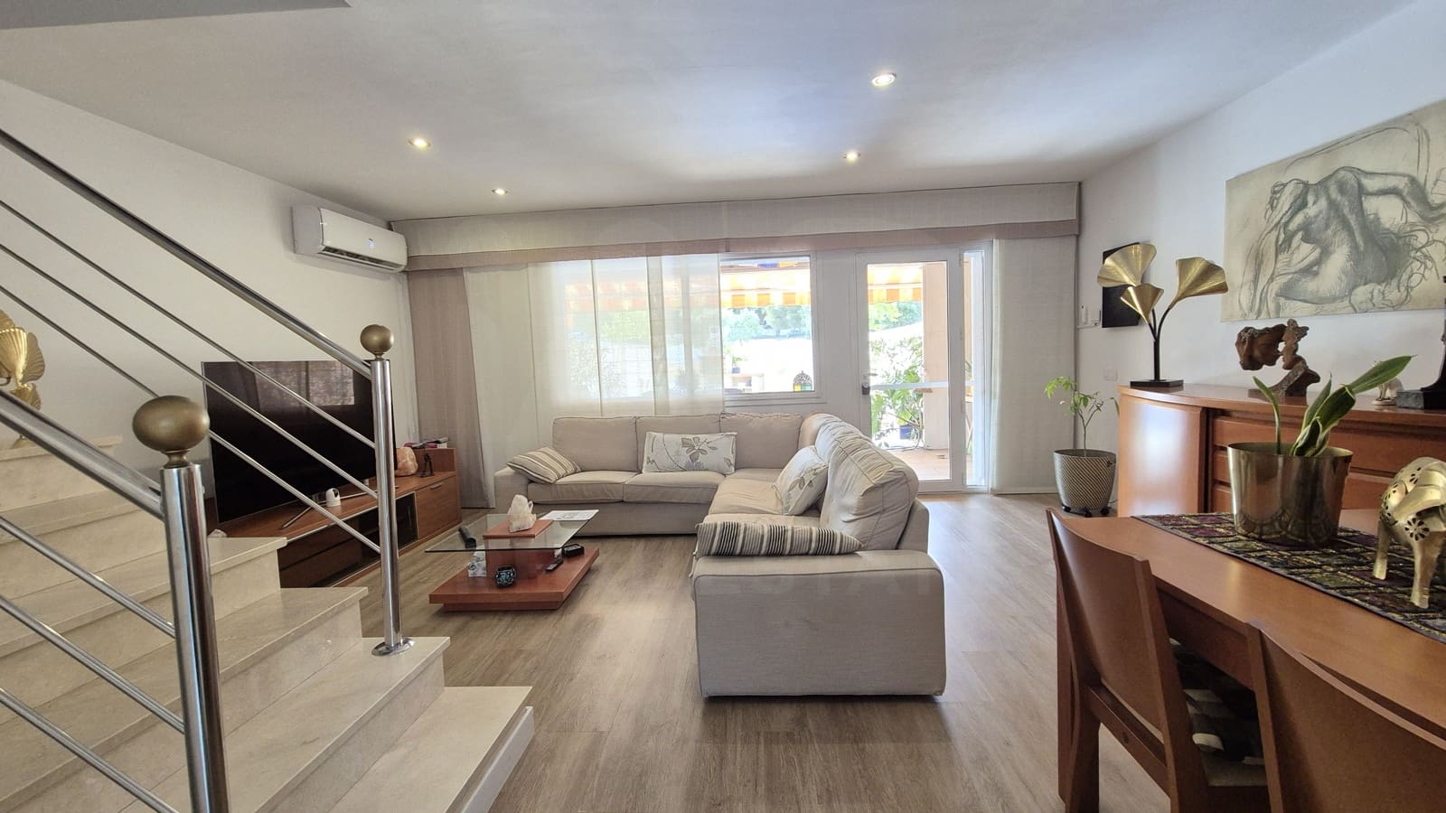 Omakotitalo myytävänä paikassa El Vendrell mukana uima-altaan 
autotalli - 420 000 € (Ref: 9991155)