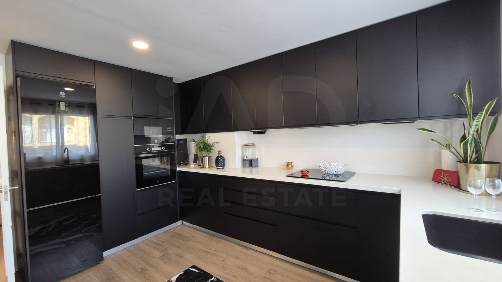 Omakotitalo myytävänä paikassa El Vendrell mukana uima-altaan 
autotalli - 420 000 € (Ref: 9991155)
