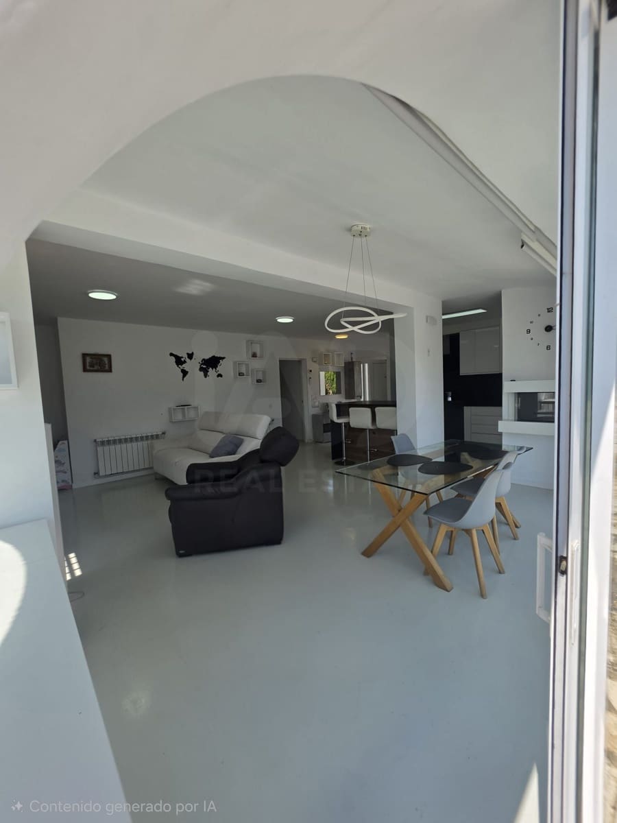 4 soverom Villa til salgs i Calafat med garasje - € 420 000 (Ref: 9991157)