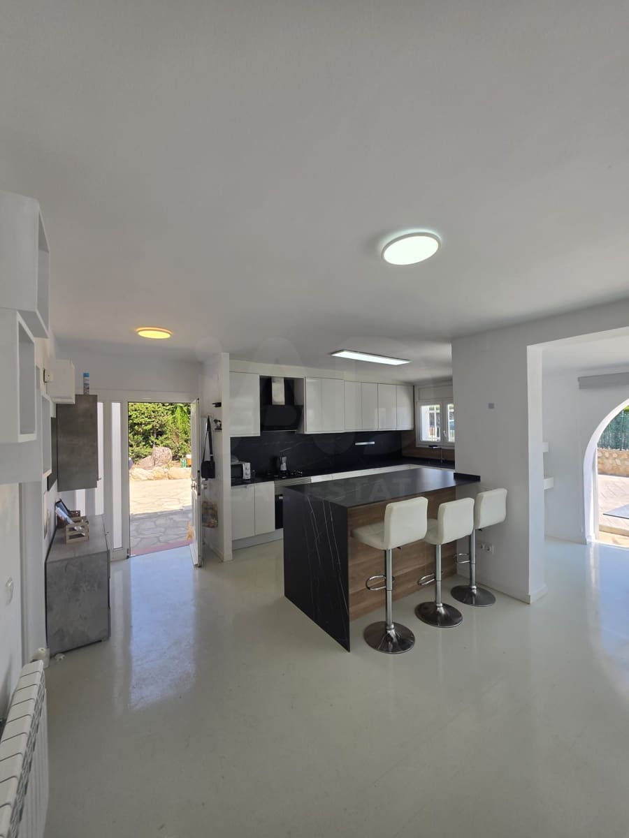 4 soverom Villa til salgs i Calafat med garasje - € 420 000 (Ref: 9991157)
