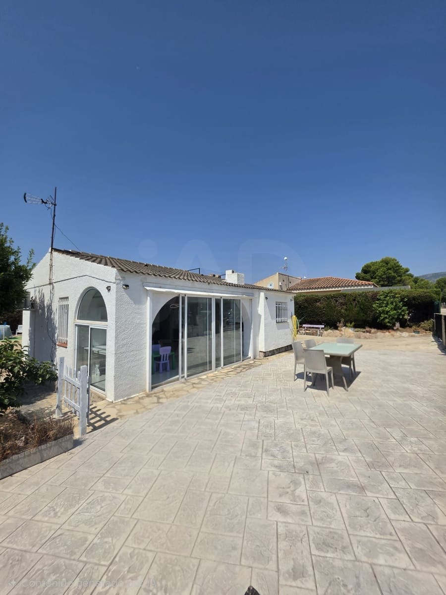 4 soverom Villa til salgs i Calafat med garasje - € 420 000 (Ref: 9991157)