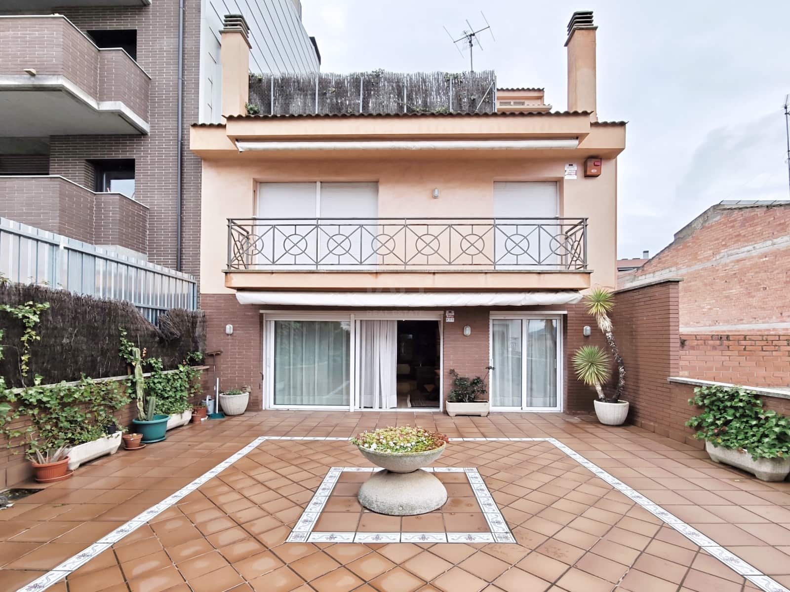 5 Zimmer Haus zu verkaufen in Barcelona Stadt mit Garage - 990.000 € (Ref: 9991171)