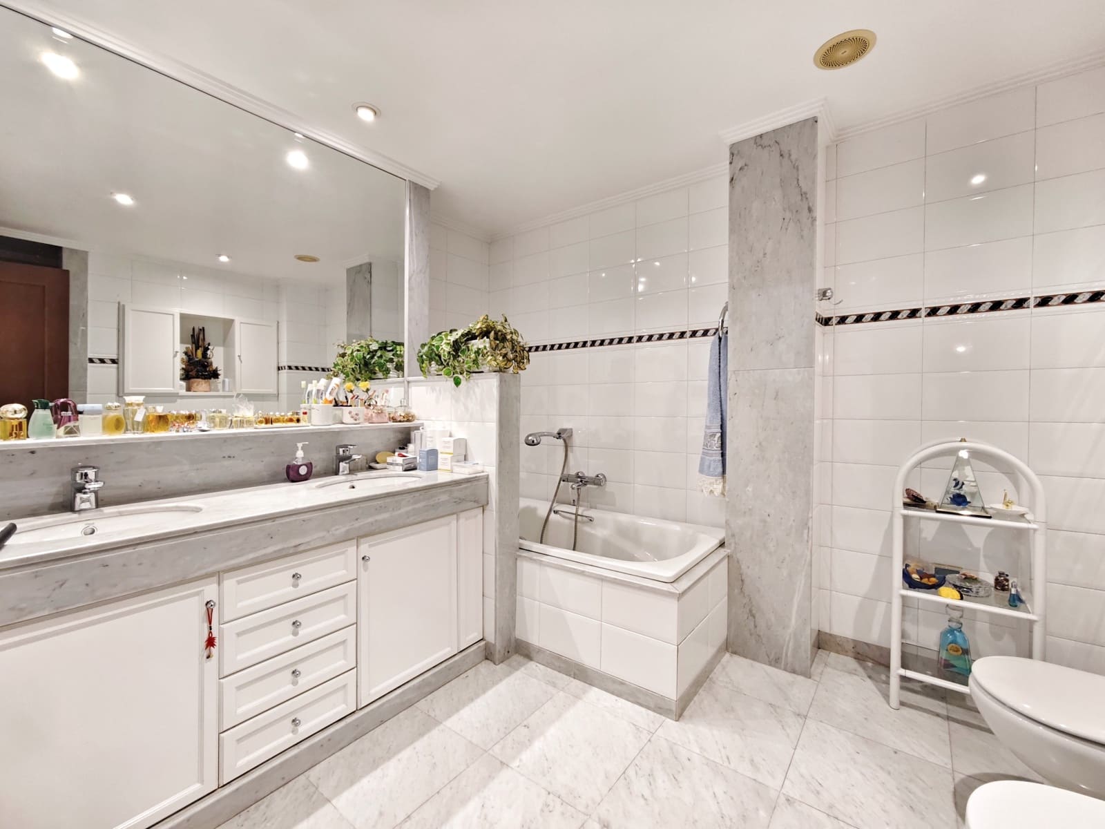 5 Zimmer Haus zu verkaufen in Barcelona Stadt mit Garage - 990.000 € (Ref: 9991171)