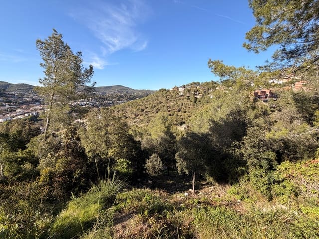 Byggetomt til salgs i Barcelona by - € 35 000 (Ref: 9991174)