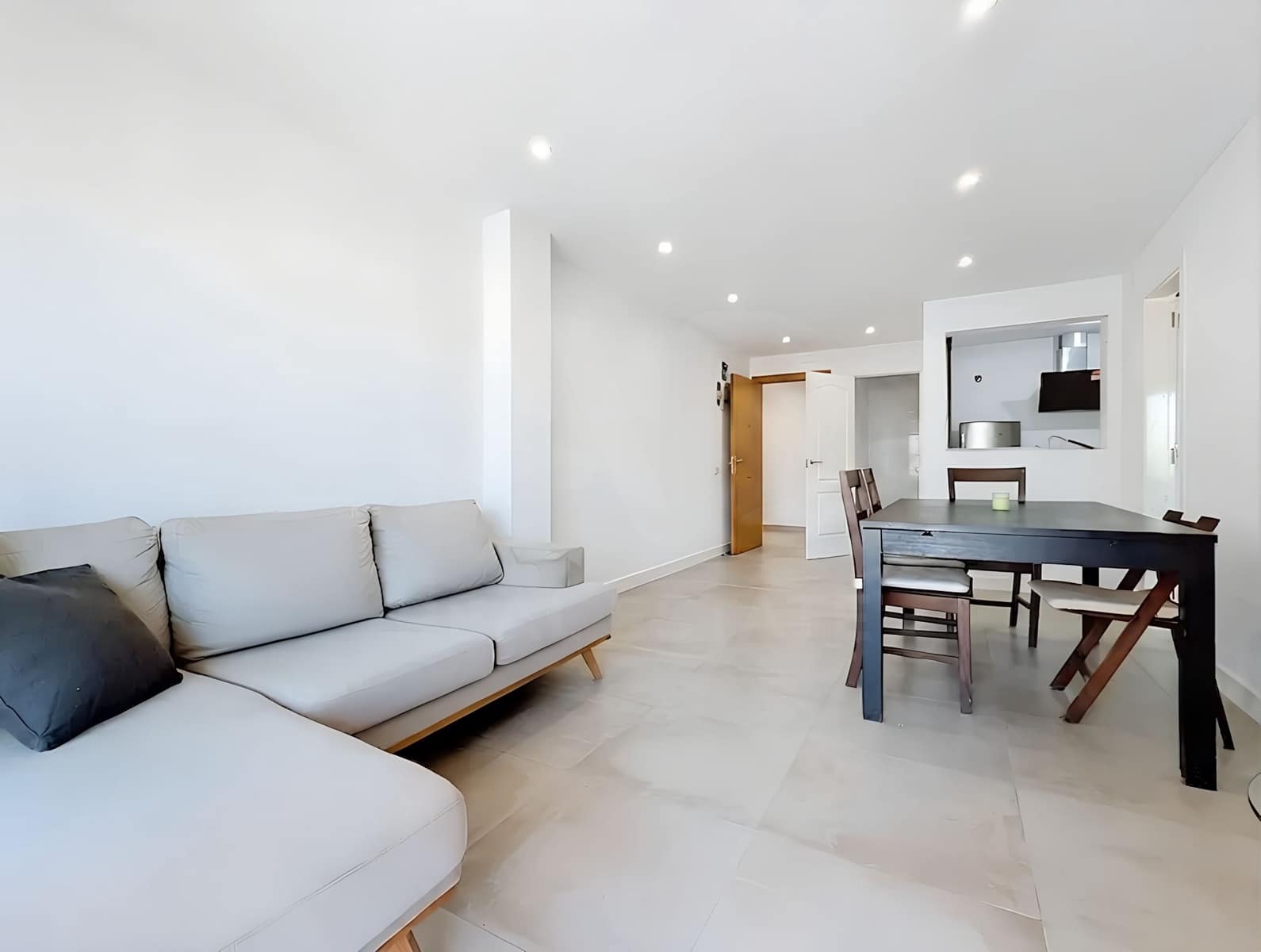 3 soverom Leilighet til salgs i Barcelona by med garasje - € 240 000 (Ref: 9991177)