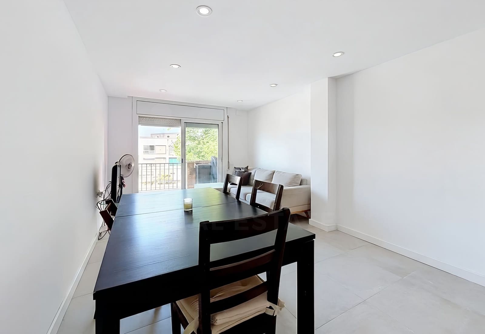 3 soverom Leilighet til salgs i Barcelona by med garasje - € 240 000 (Ref: 9991177)