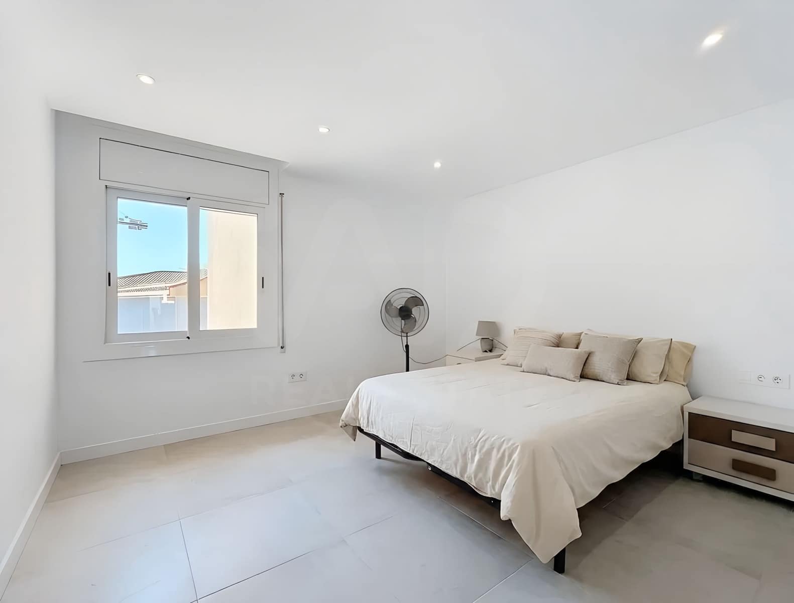 3 soverom Leilighet til salgs i Barcelona by med garasje - € 240 000 (Ref: 9991177)