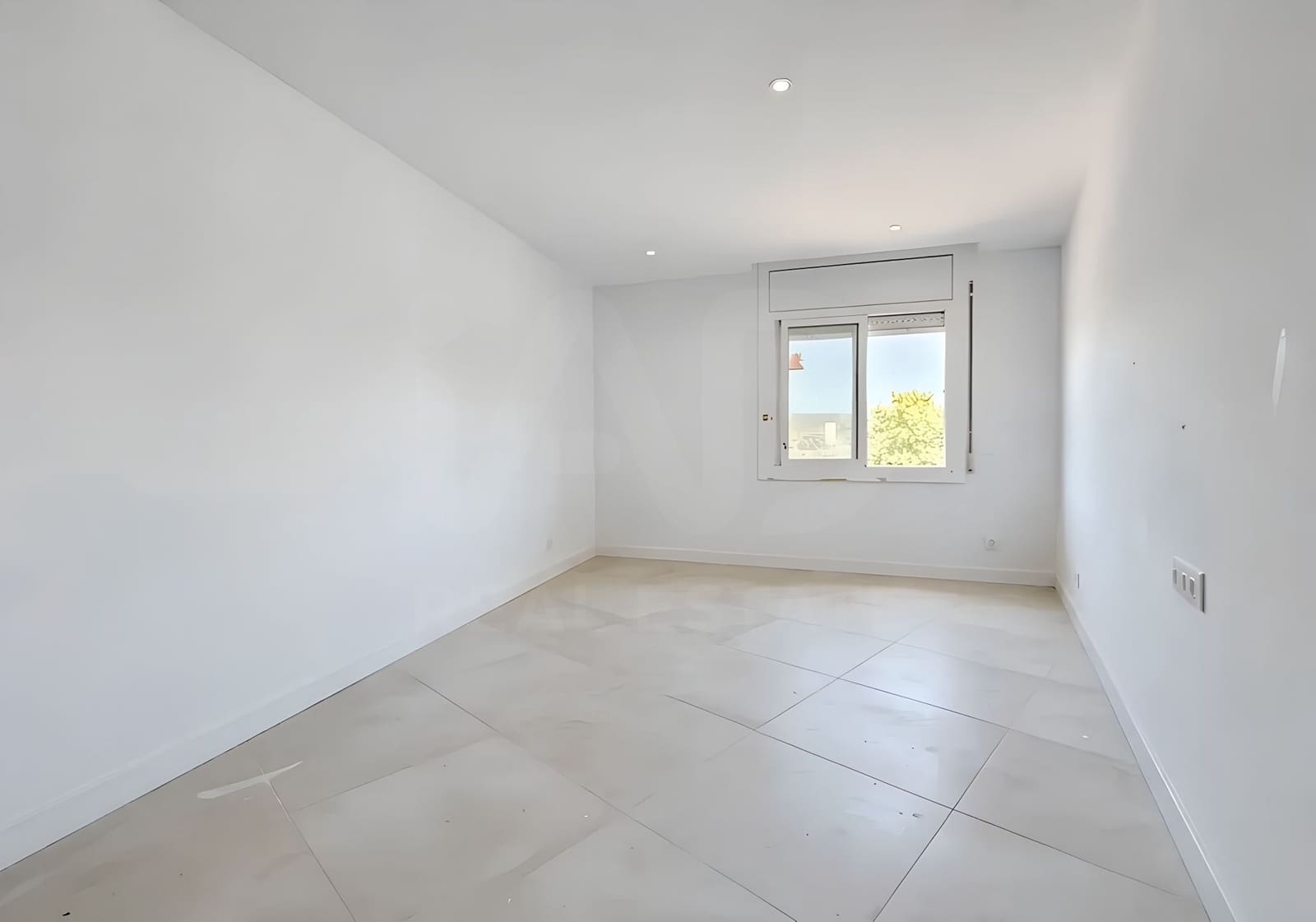 3 soverom Leilighet til salgs i Barcelona by med garasje - € 240 000 (Ref: 9991177)