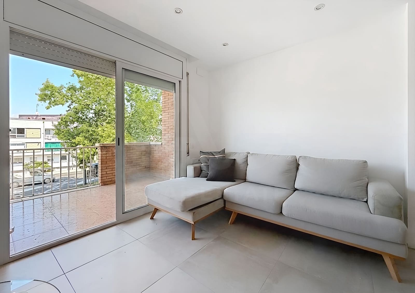 3 soverom Leilighet til salgs i Barcelona by med garasje - € 240 000 (Ref: 9991177)