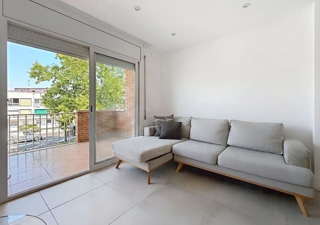 Apartamento de 3 habitaciones en Cubelles en venta con garaje - 240.000 € (Ref: 9991177)