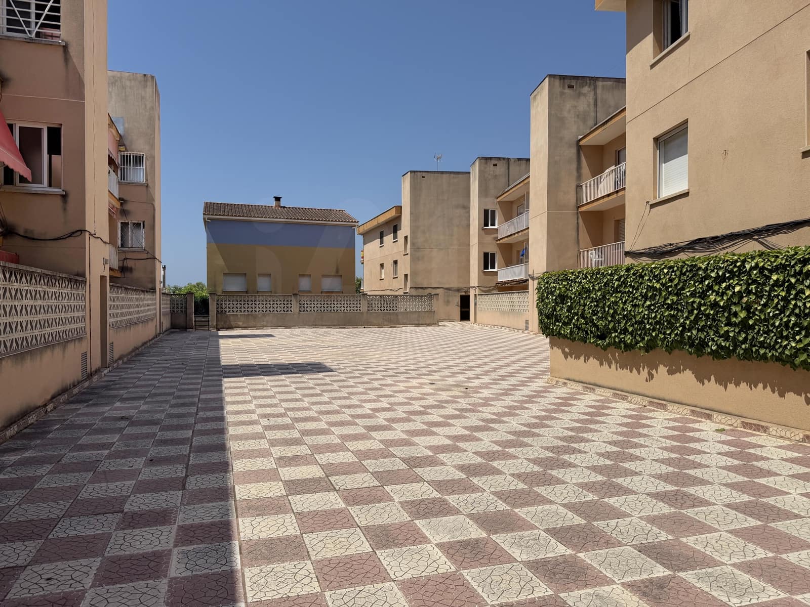 3 soverom Leilighet til salgs i Barcelona by med garasje - € 240 000 (Ref: 9991177)