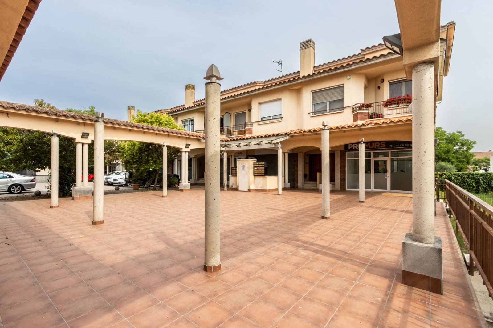 4 makuuhuone Rivitalo myytävänä paikassa Barcelona kaupunki mukana 
autotalli - 319 000 € (Ref: 9991180)