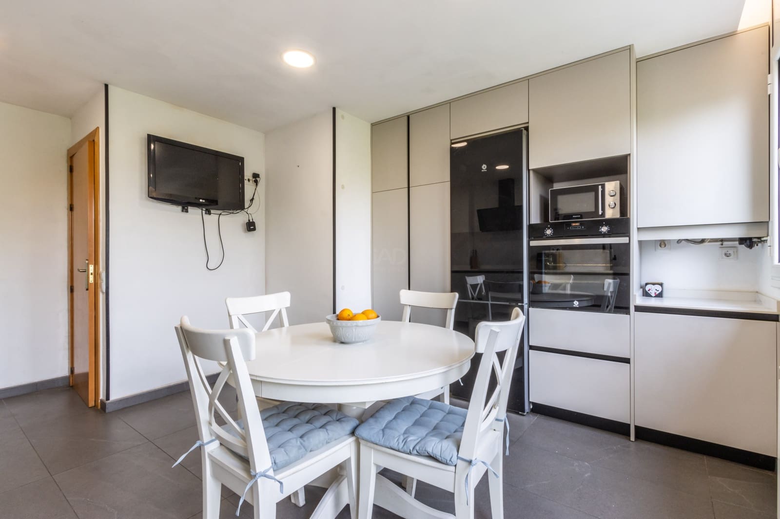 4 makuuhuone Rivitalo myytävänä paikassa Barcelona kaupunki mukana 
autotalli - 319 000 € (Ref: 9991180)