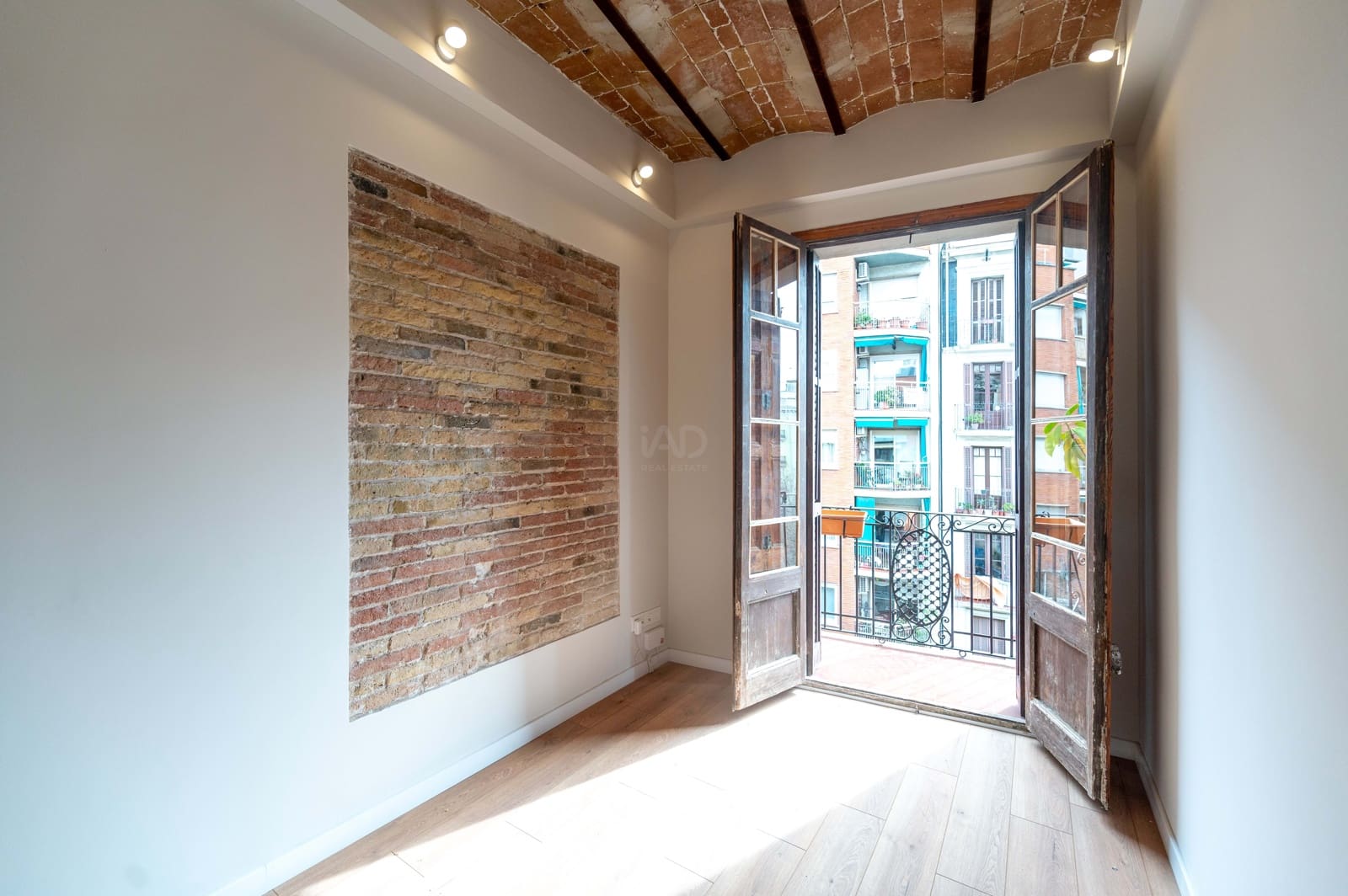3 bedroom Apartment for sale in Barcelona city - € 715,000 (Ref: 9991182)