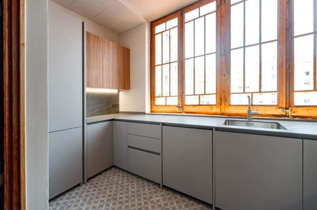 3 slaapkamer Appartement te koop in La Nova Esquerra de L'Eixample, Barcelona stad - € 715.000 (Ref: 9991182)